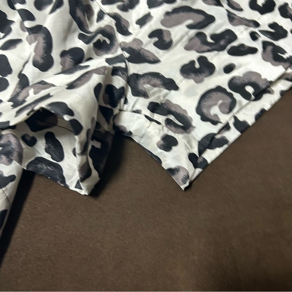 Vintage silk shorts in black and white animal print high-rise pleated medium - Picture 4 of 11